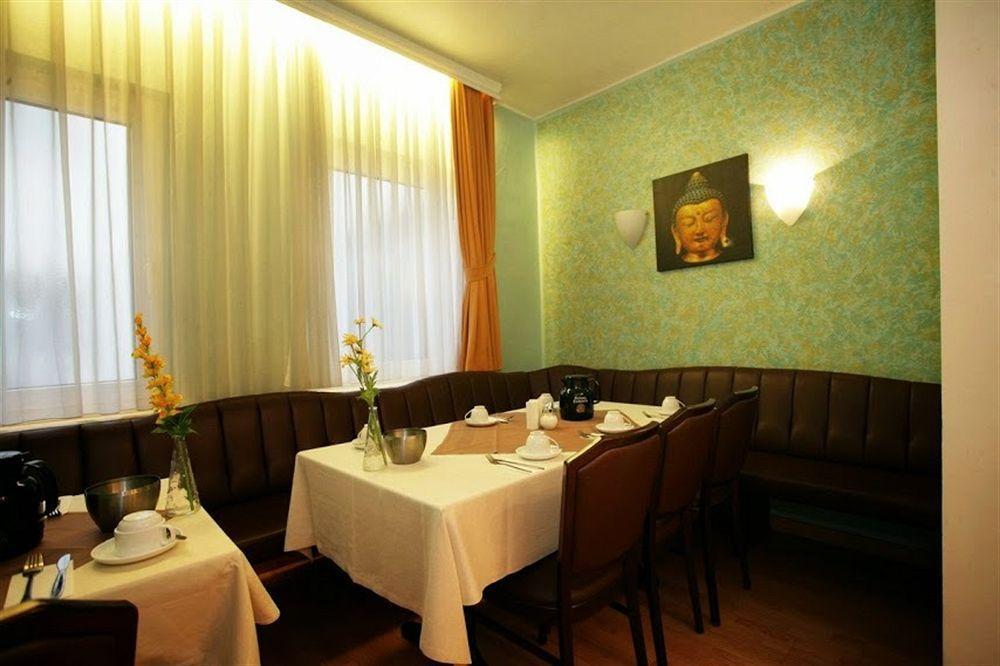 Hotel An Der Oper Duesseldorf Bagian luar foto