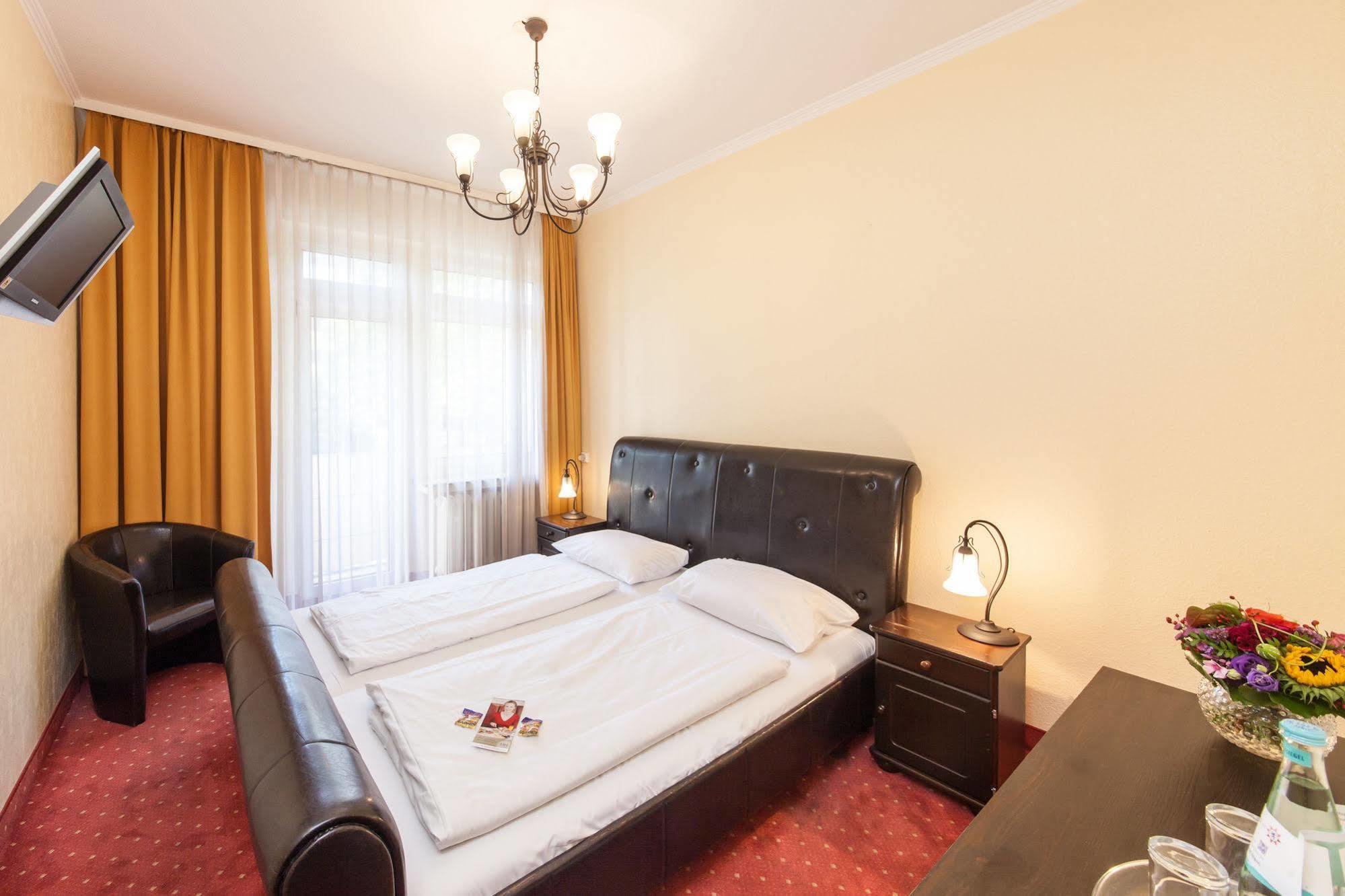 Hotel An Der Oper Duesseldorf Bagian luar foto