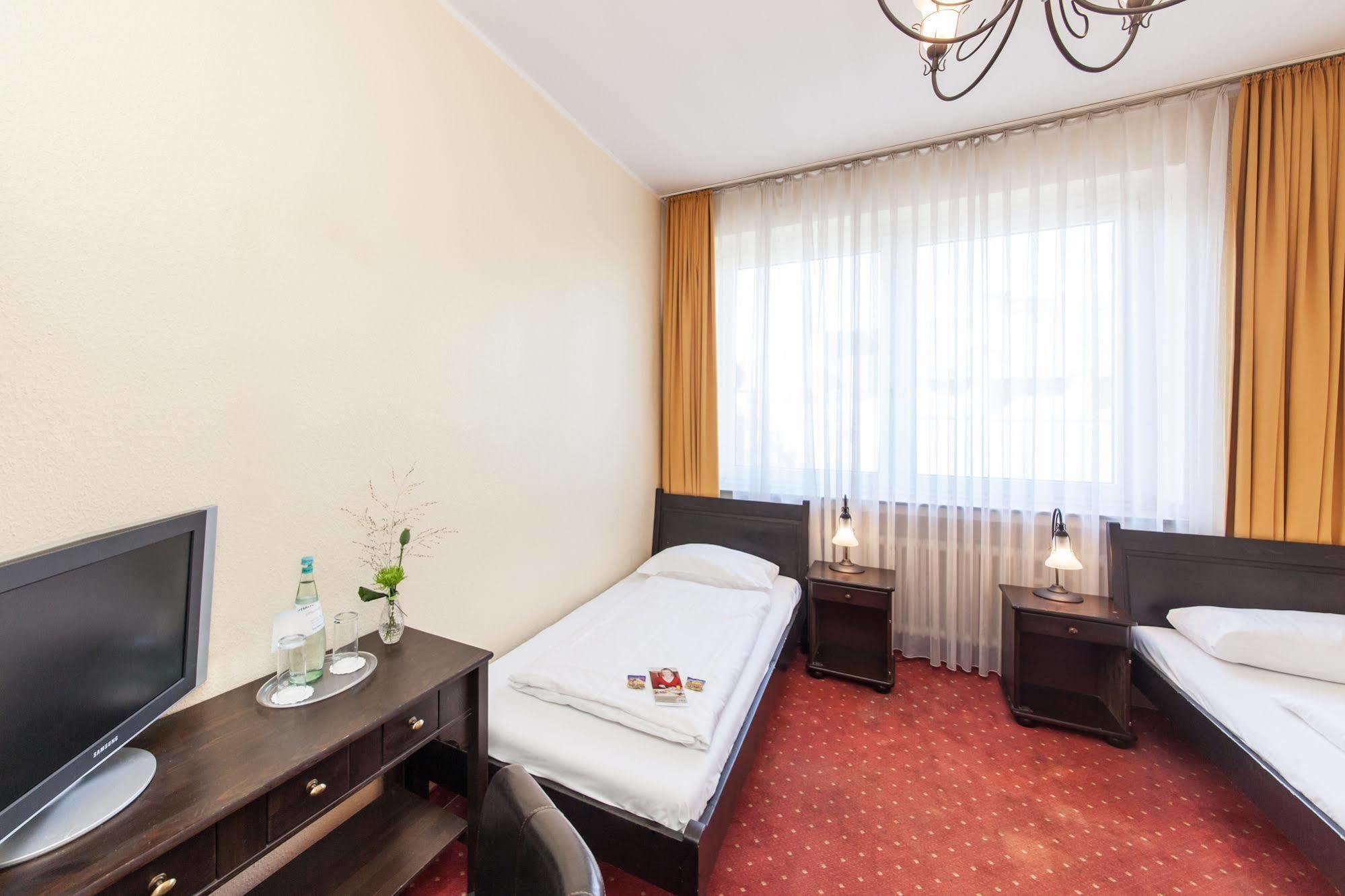 Hotel An Der Oper Duesseldorf Bagian luar foto