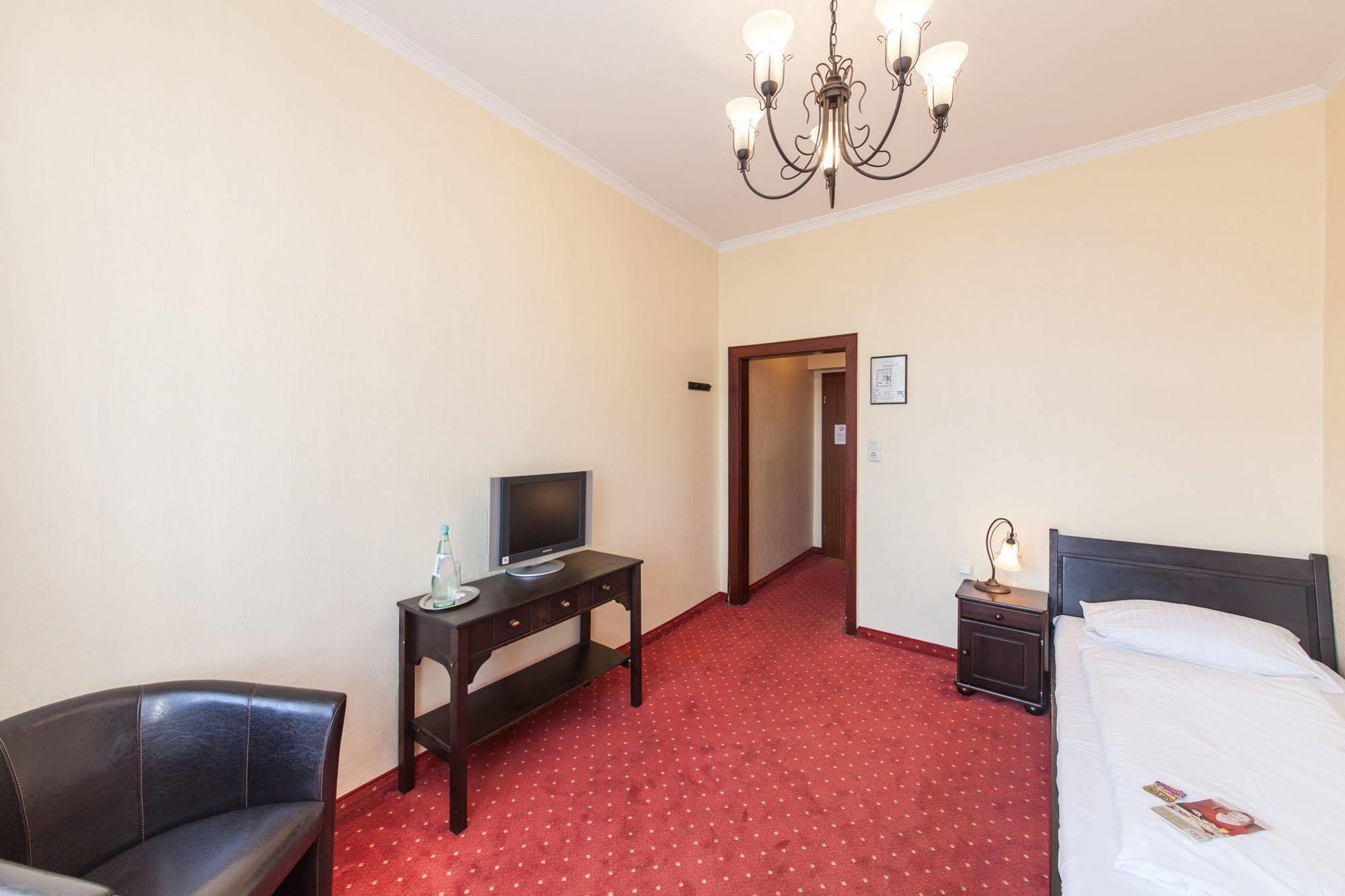 Hotel An Der Oper Duesseldorf Bagian luar foto