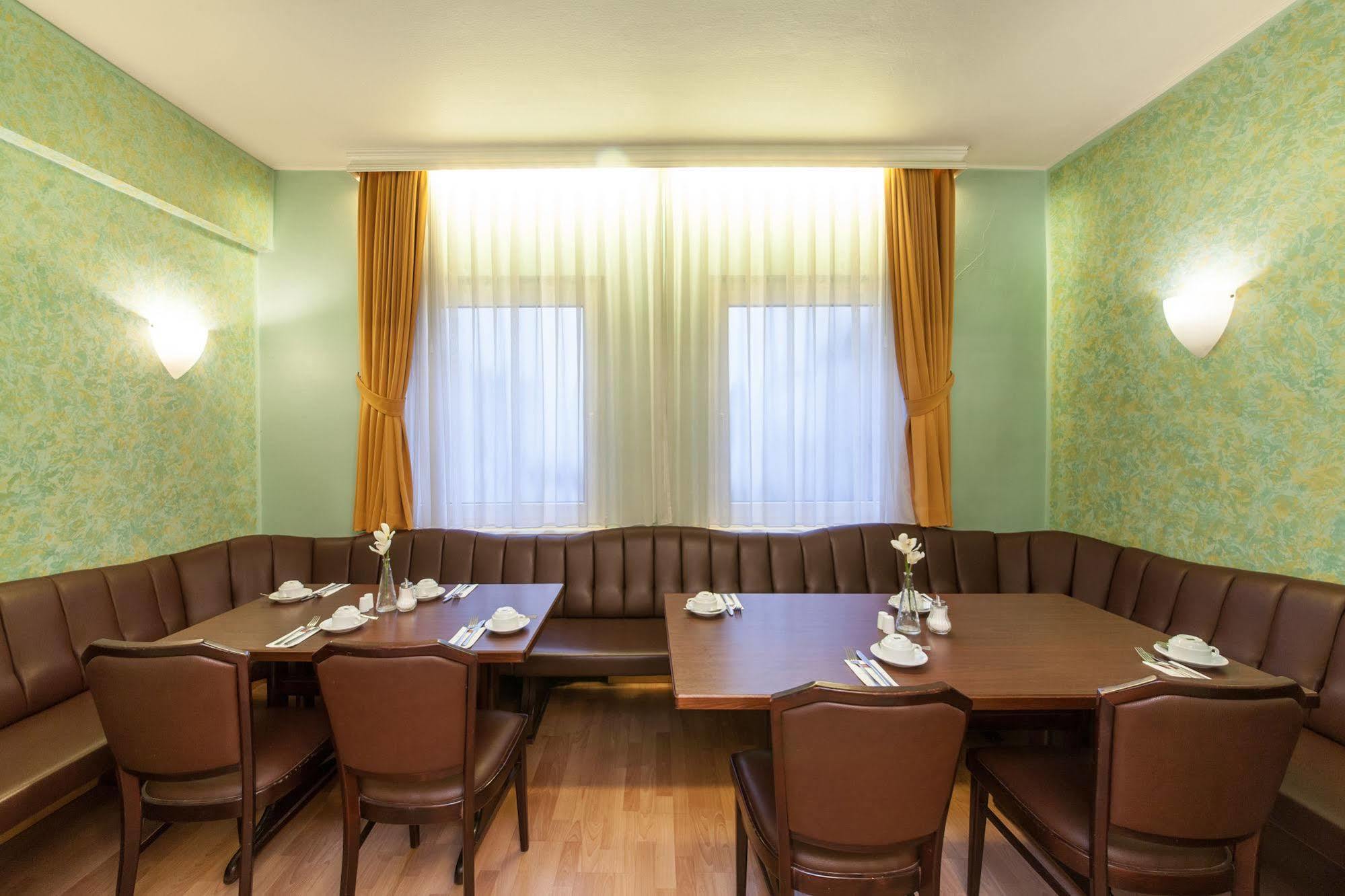 Hotel An Der Oper Duesseldorf Bagian luar foto